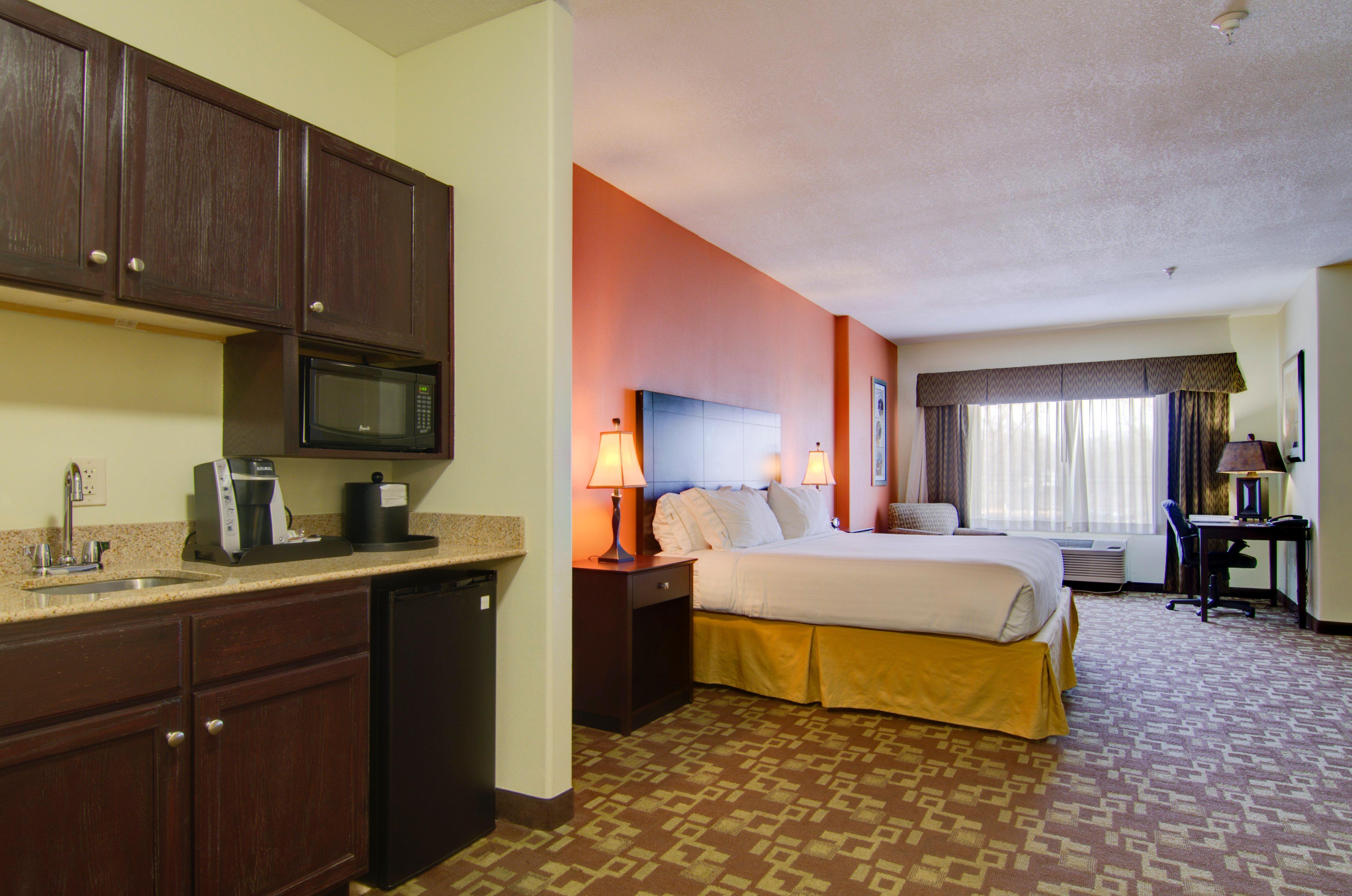 Holiday Inn Express Hotel & Suites Kansas City Sports Complex, An Ihg Hotel Kültér fotó